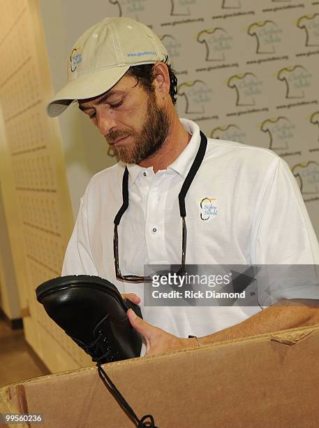 Actor Luke Perry, part time Middle Tennessee resident volunteers with Soles4souls Inc.to bring relief to Nashville flood victims. Here Luke Perry...