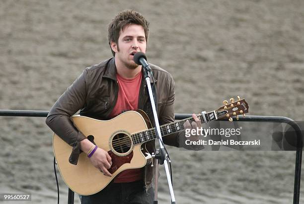 Lee DeWyze performs during his "American Idol" homecoming concert at Arlington Park on May 14, 2010 in Arlington Heights, Illinois.
