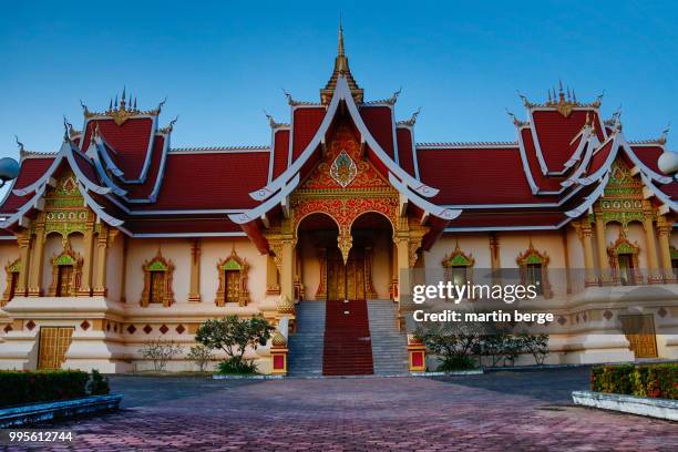 wat that luang neua temple, in vientiane, laos - that luang stock-fotos und bilder