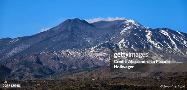 mt. etna - summit craters - mt etna fotografías e imágenes de stock