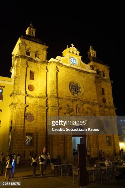 san pedro claver church at night, well lit, cartagena, colombia - sebastiaan kroes stock pictures, royalty-free photos & images