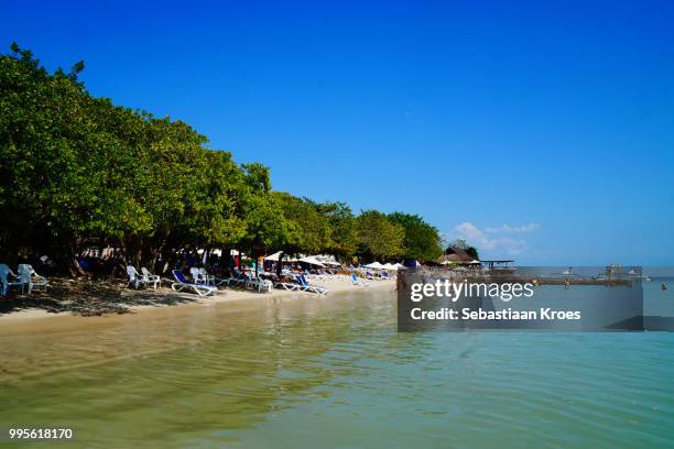 caribbean style beach at the corales del rosario and san bernardo national natural park, baru, cartagena, bolivar, colombia - san bernardo stock-fotos und bilder