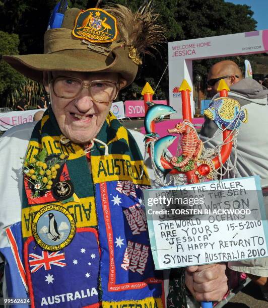 War veteran and Antarctic explorer Pat Lee waits to see Australian round-the-world sailor, Jessica Watson, sail her yacht 'Ella's Pink Lady' across...