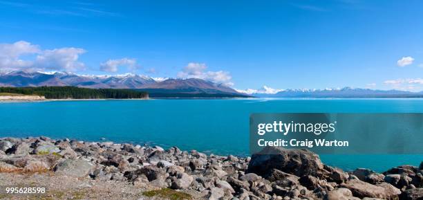 lake pukaki panorama - lake pukaki stock pictures, royalty-free photos & images