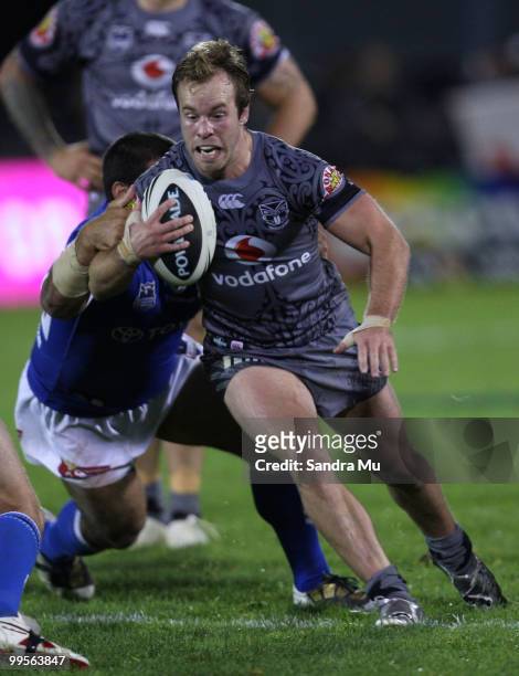 Ian Henderson of the Warriors in action during the round 10 NRL match between the Warriors and the North Queensland Cowboys at Mt Smart Stadium on...