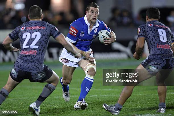 Luke O'Donnell of the Cowboys in action during the round 10 NRL match between the Warriors and the North Queensland Cowboys at Mt Smart Stadium on...
