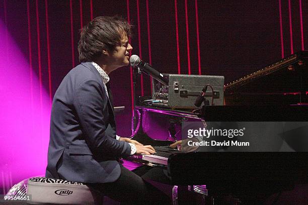 Jamie Cullum performs at The Liverpool Philharmonic Hall on May 14, 2010 in Liverpool, England.