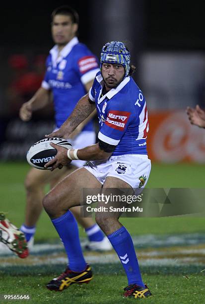 Johnathan Thurston of the Cowboys looks to pass the ball during the round 10 NRL match between the Warriors and the North Queensland Cowboys at Mt...