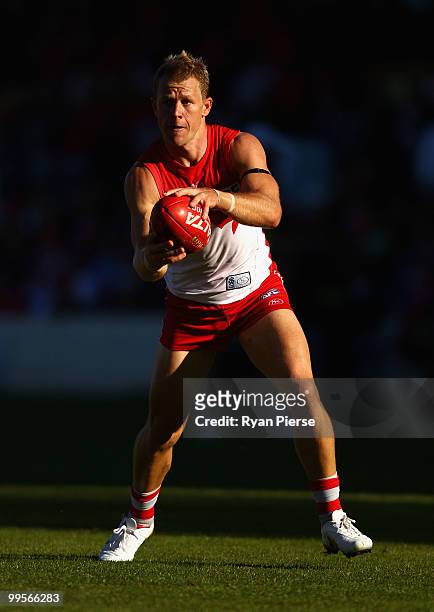 Ryan O'Keefe of the Swans looks upfield during the round eight AFL match between the Western Bulldogs and the Sydney Swans at Manuka Oval on May 15,...