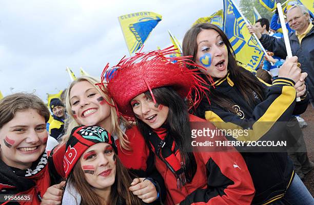 Supporters pose on May 15, 2010 in the streets of Saint-Etienne before the French Top 14 semi final rugby match Clermont-Ferrand versus Toulon at the...