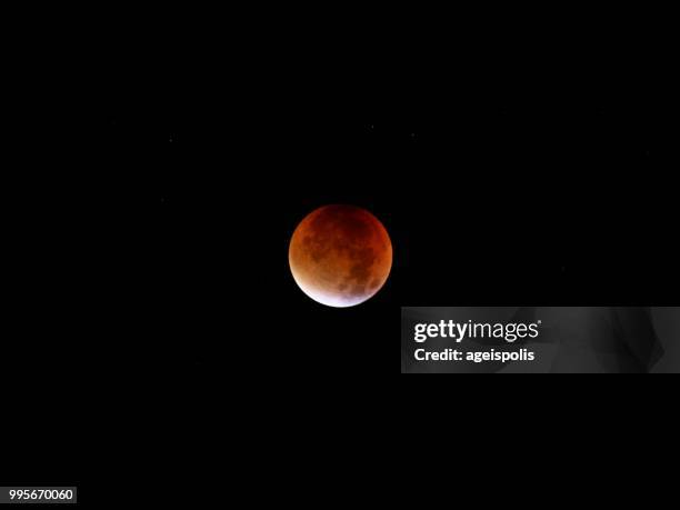 eclipse lunaire 28/09/15 - total eclipse stock pictures, royalty-free photos & images