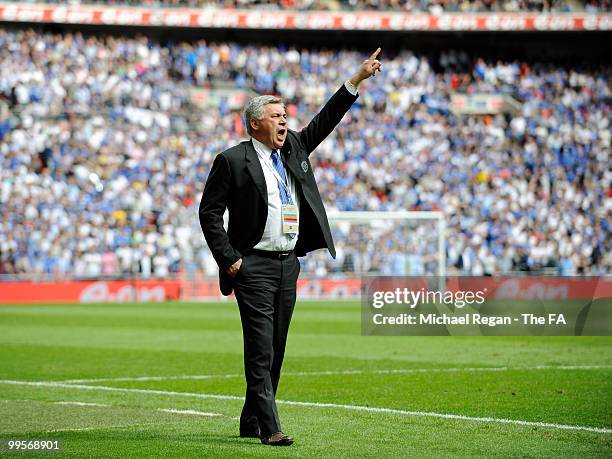 Carlo Ancelotti, manager of Chelsea, instructs his players during the FA Cup sponsored by E.ON Final match between Chelsea and Portsmouth at Wembley...