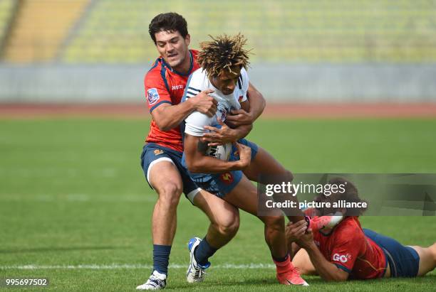 Spain's Ignacio Rodriguez-Guerra and Pablo Fontes and France's alexandre Lagarde in action during the Oktoberfest 7s international rugby competition...