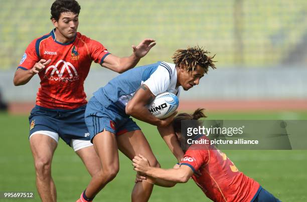 Spain's Ignacio Rodriguez-Guerra and Pablo Fontes and France's alexandre Lagarde in action during the Oktoberfest 7s international rugby competition...