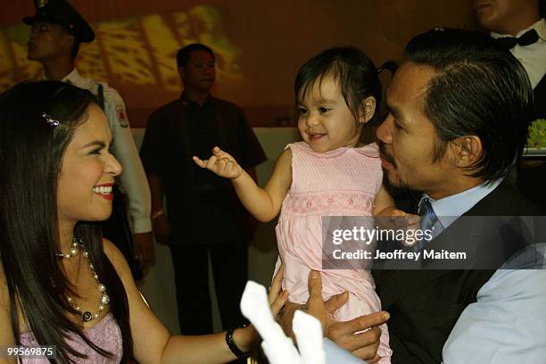 World welterweight boxing champion Manny Pacquiao is seen with his daughter Queen Pacquiao and wife Jinkee Pacquiao at the KCC Mall on May 15, 2010...