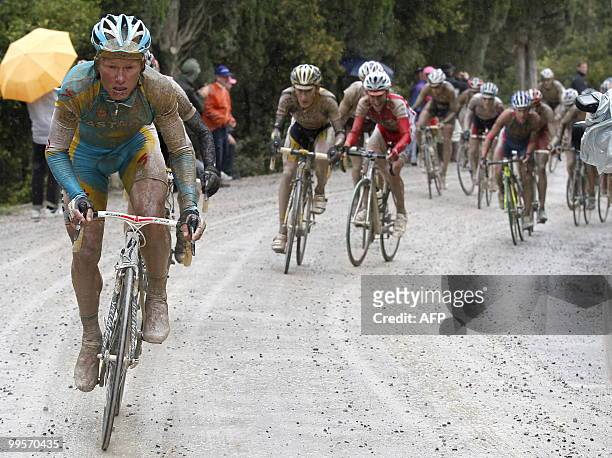 Kazakhstan's Alexandre Vinokourov rides on the "strade bianche" of Tuscany during the seventh stage of the 93rd Giro d'Italia going from Carrara to...