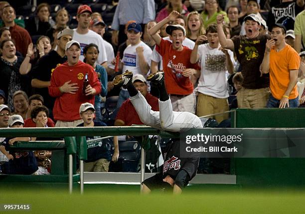 First Base Line Crowd 4,993 First Base Line Stock Photos, High-Res Pictures, and Images ...