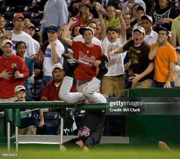 First Base Line Crowd 4,993 First Base Line Stock Photos, High-Res Pictures, and Images ...