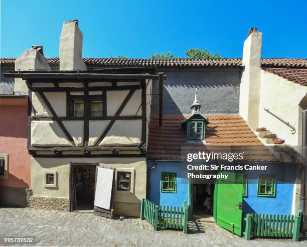 colorful medieval houses on prague's golden lane, czech republic, a unesco heritage site - hradschin stock-fotos und bilder