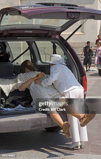 Rita Warren, of Fairfax, Va., unloads her Jesus statue from her mini van on the south side of the Capitol on Wednesday morning, June 13, 2007. Ms....