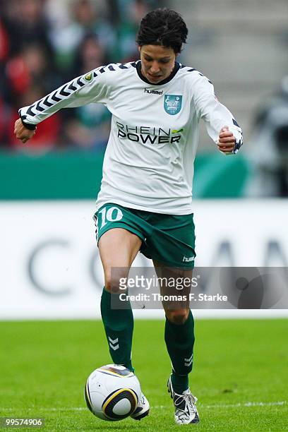 Linda Bresonik of Duisburg runs with the ball during the DFB Women's Cup final match between FCR 2001 Duisburg and FF USV Jena at RheinEnergie...