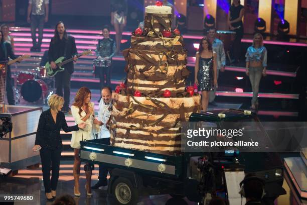 Presenter Carmen Nebel , singer Andrea Berg and TV chef Johan Lafer on stage during the ZDF TV show "Willkommen bei Carmen Nebel" at the TUI-Arena in...