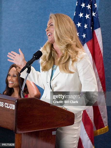 From left, supermodels Beverly Johnson and Kim Alexis participate in the briefing on "Supermodel Stars of 'She's Got the Look' Shattering Baby Boomer...