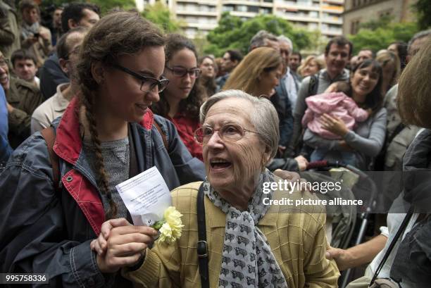 Adela waits outside the Escola de Treball school to vote in the Catalonian independence referendum, in Barcelona, Spain, 1 October 2017. Photo:...