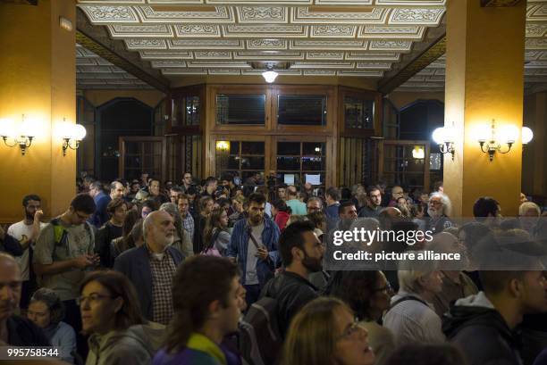 People wait at the Escola de Treball school to cast their ballots during the Catalan independence referendum in Barcelona, Spain, 01 October 2017....