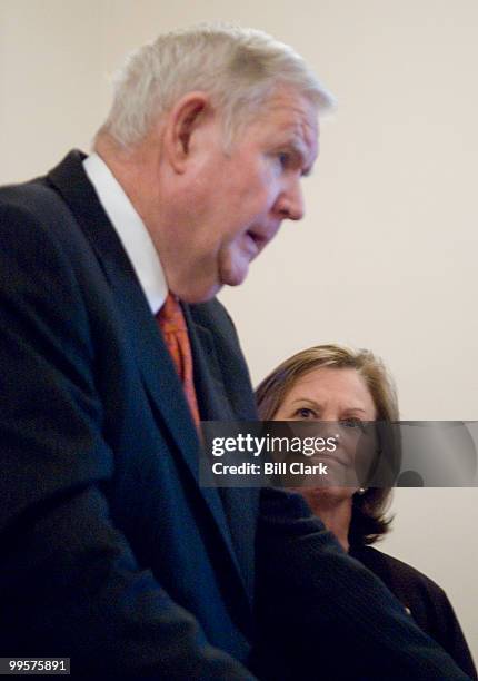 Rep. John Murtha, D-Pa., left, speaks during a news conference for Democratic congressional candidate Linda Stender, right, at the New Jersey State...