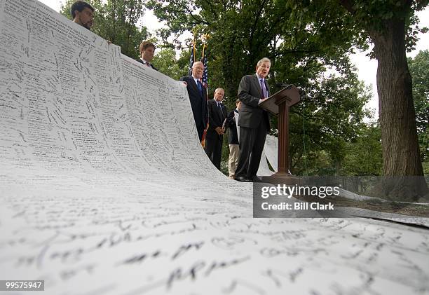 Sen. Patrick Leahy, D-Vt., Sen. Kit Bond, R-Mo., and Robert Taylor, chairman of the National Guard Association of the United States, make remarks at...
