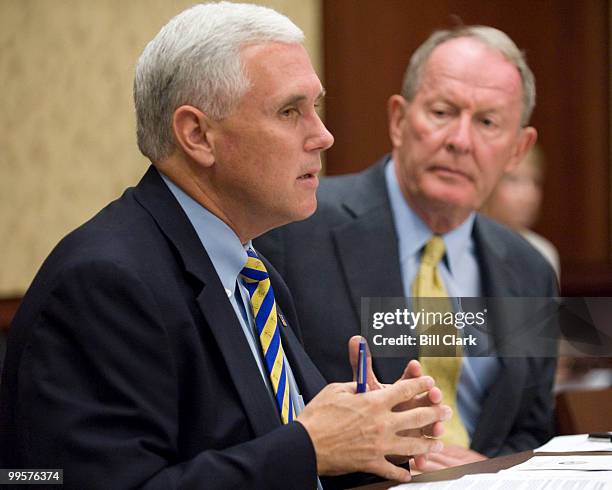 From left, House Republican Conference chair Mike Pence, R-Ind., and Senate Republican Conference chair Lamar Alexander, R-Tenn., hold a pen and pad...