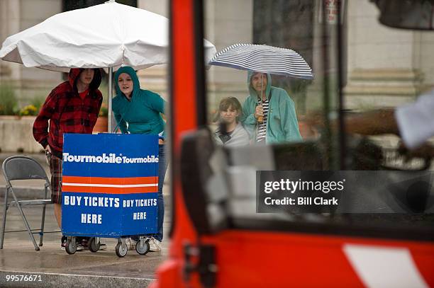 From left, Steven Lane Stephanie Brownell Shelby Lane and her mother Gail Lane, of Warrenton, Va., try to keep dry as they wait for the next...