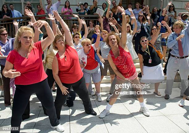 Richard Simmons leads the crowd on the Cannon Terrace in exercises during the "FIT Kids" rally to promote physical education in schools, following...