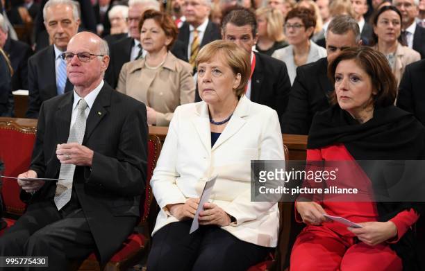 The outgoing president of the German Bundestag Norbert Lammert , German Chancellor Angela Merkel and Rhineland-Palatinate's Premier Malu Dreyer took...