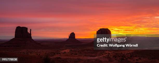 monument valley sunrise - wolfgang wörndl stock pictures, royalty-free photos & images