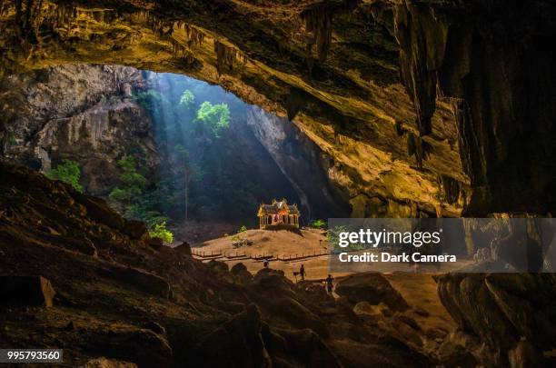 phraya nakhon cave - phraya nakhon cave stockfoto's en -beelden