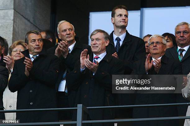 Wolfgang Niersbach, Hans-Georg Moldenhauer, German president Horst Koehler and German football league president Theo Zwanziger applaud prior to the...