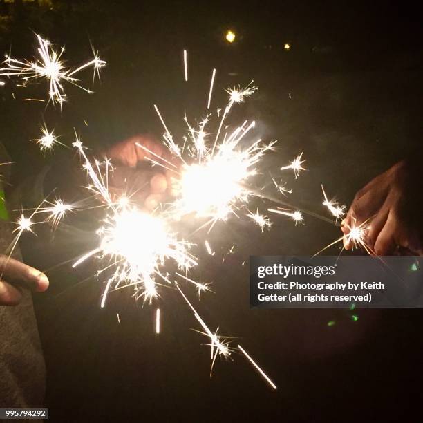 youngsters playing with sparklers to celebrate july 4th usa independence day holiday - fort greene photos et images de collection