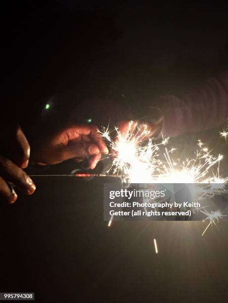 youngsters playing with sparklers to celebrate july 4th usa independence day holiday - fort greene photos et images de collection