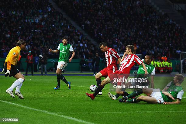 Ivica Olic and Thomas Mueller of Bayern try to score while Bremen Players can just look on during the DFB Cup final match between SV Werder Bremen...