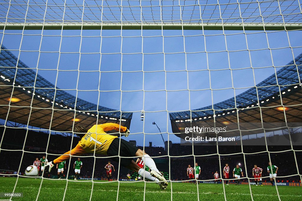 Werder Bremen v Bayern Muenchen - DFB Cup Final