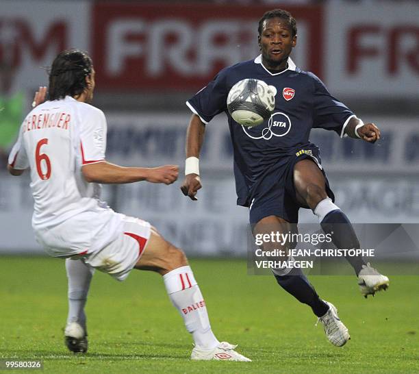 Nancy's French midfielder Pascal Berenguer vies with Valencienne's French defender Gaetan Bong during their French L1 football match at Marcel-Picot...