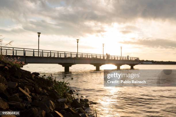 reflejos del atardecer... - atardecer stock pictures, royalty-free photos & images