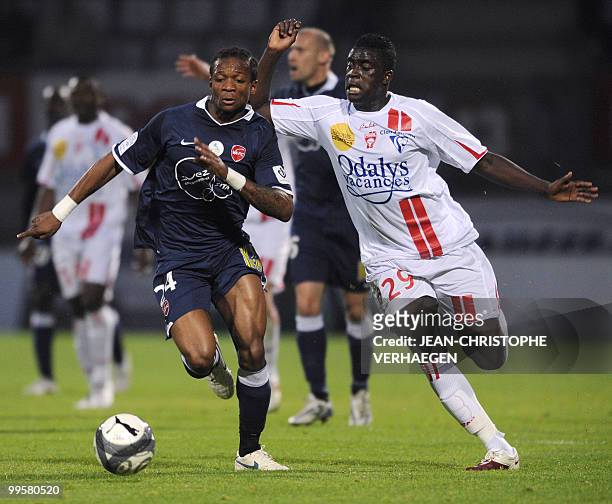 Nancy's French midfielder Alfred N'Diaye fights for the ball with Valencienne's French defender Gaetan Bong during their french L1 football match at...