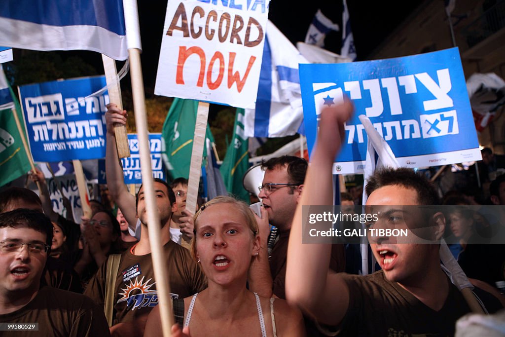 Israeli left-wing activists protest in d