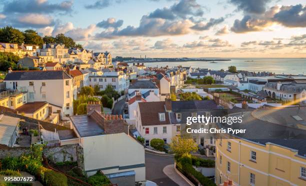 guernsey sunrise - guernesey photos et images de collection