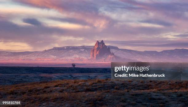 shiprock,usa - shiprock 個照片及圖片檔