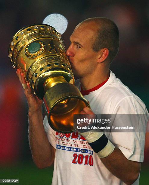 Arjen Robben of Bayern kisses the trophy after winning the DFB Cup final match between SV Werder Bremen and FC Bayern Muenchen at Olympic Stadium on...