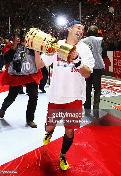 Arjen Robben of Bayern presents the trophy after winning during the DFB Cup final match between SV Werder Bremen and FC Bayern Muenchen at Olympic...